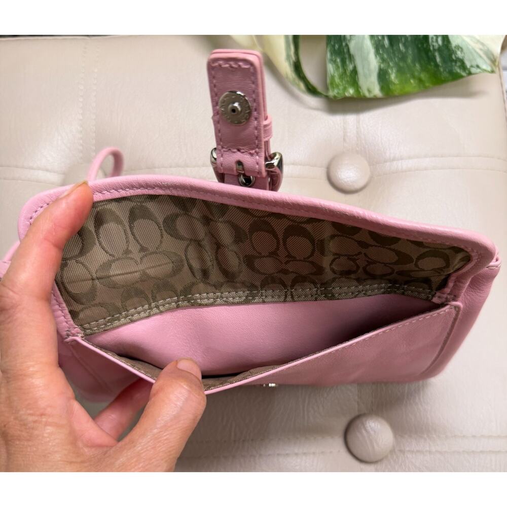 Vintage Coach Purse, Barbie Pink Wristlet Clutch, Very Good Condition - Picture 2 of 8